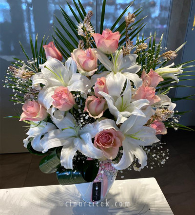 Beyaz Lilyum ve Pembe Gül Aranjman