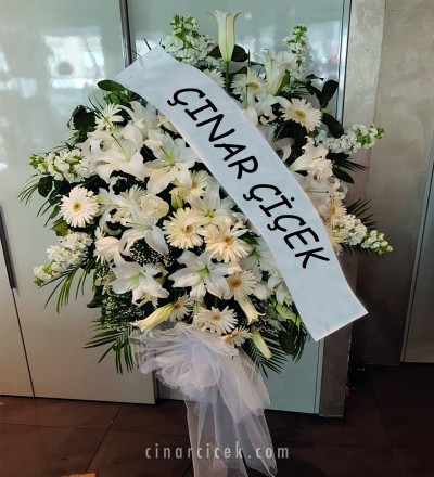 Beyaz Çiçeklerden Ferforje